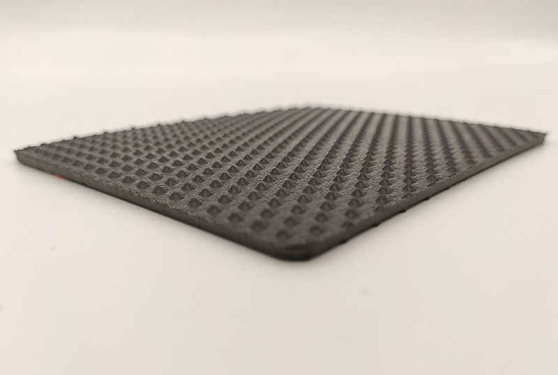 防水板厂家的复合土工膜注意要点